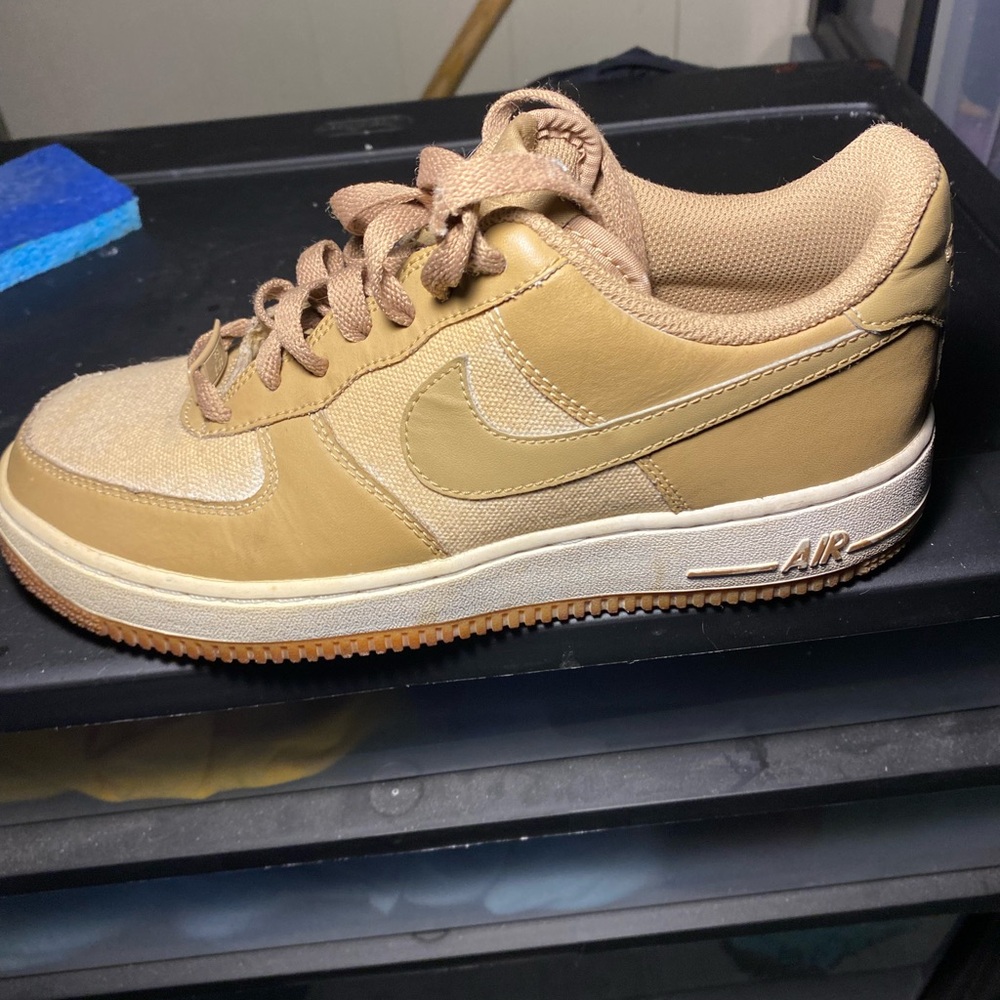 Nike Women's Athletic Shoes in Tan and Cream